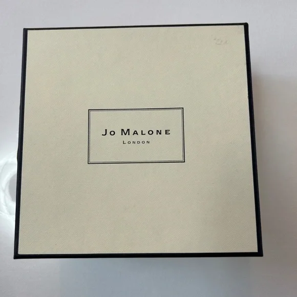 Jo Malone Gift Box Square Medium Size 6x6 - Picture 5 of 5